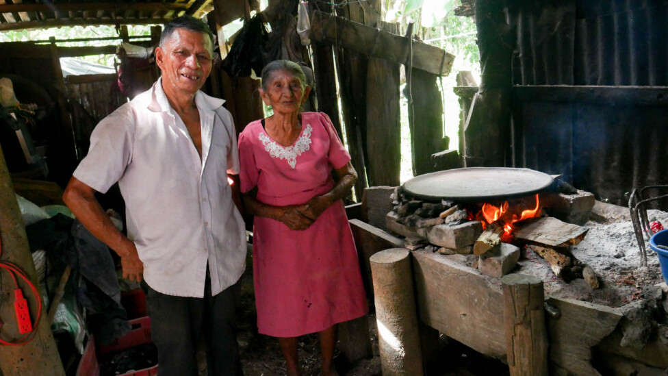 Arístides Ramón Munto and his mother Macaria Rufina Munto oppose the installation of a photovoltaic plant in their area, near Izalco, El Salvador. Credit: Edgardo Ayala / IPS