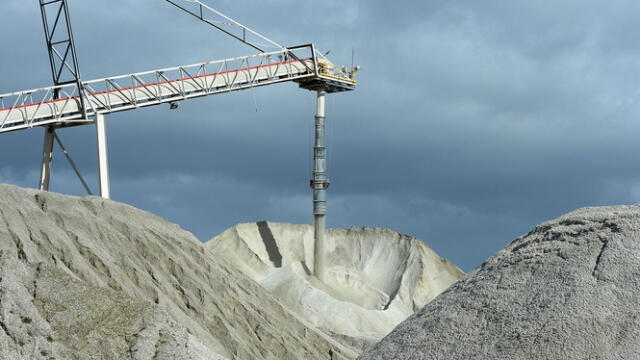  La reciente firma entre la empresa Hong Kong CBC busca construir una planta en Bolivia. Foto: Forbes   