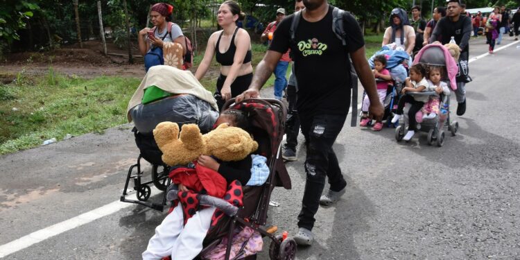 About 1,500 migrants form a new caravan in Mexico. Here's what it means