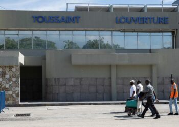 Airlines cancel flights to Haiti after gunfire hits Spirit airplane over Port-au-Prince