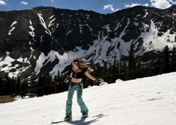 Arapahoe Basin patrollers takes step towards unionizing at Colorado ski area