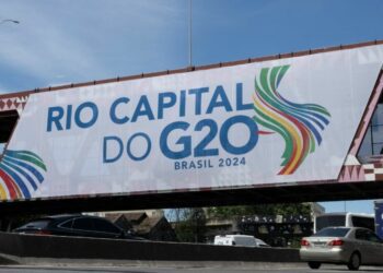 A G20 Summit banner is seen at the Brazil Avenue, north zone of Rio de Janeiro, Brazil, on November 7, 2024.