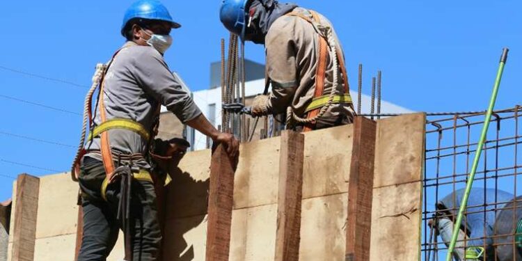 Bolivia con los empleados más estresados, tristes y enfadados de América Latina, según Gallup