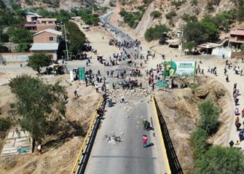Bolivia's economy seriously hit by Evistas blockading roads — MercoPress