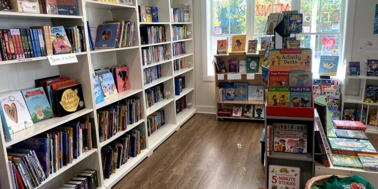 Bookstore lover inspires readers across America