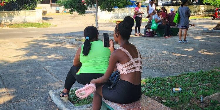 Cuba’s YouTubers defy the world’s slowest Internet