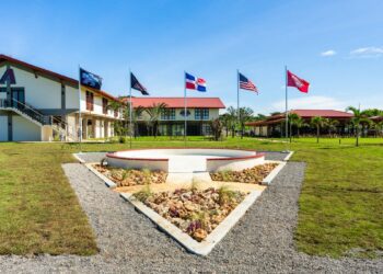Diamondbacks unveil baseball academy in Dominican Republic