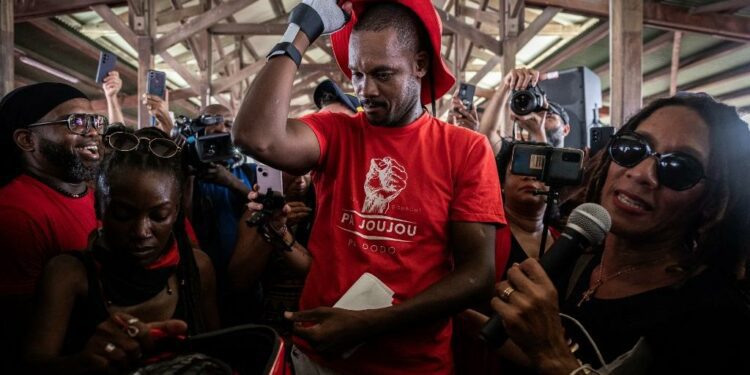 En Martinique, trois membres du collectif de lutte contre la vie chère interpellés