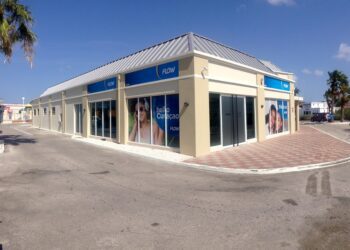 Flow Curaçao director Bart Hofke to retire, reorganization leads to job changes