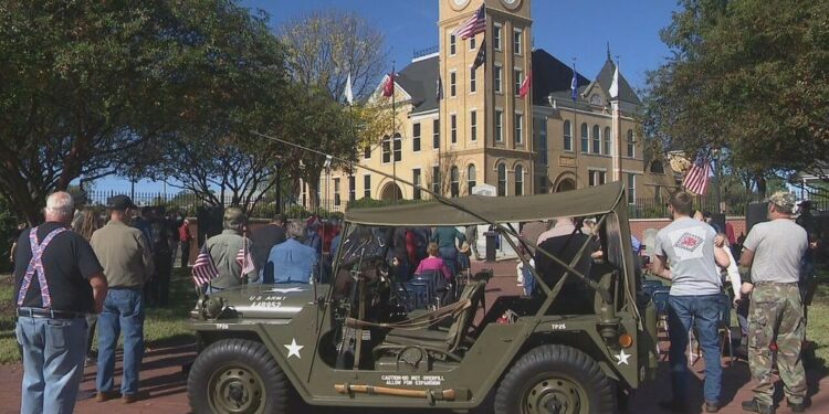 Former active duty members gather at Saline County courthouse for Veteran's Day tribute