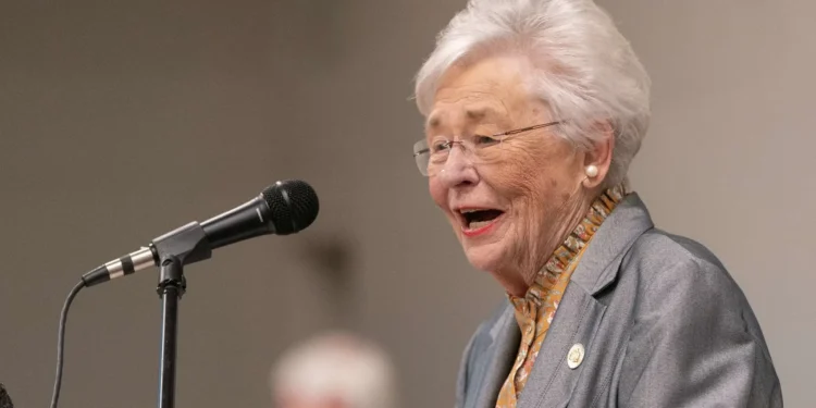 Gov. Ivey honors Alabama veterans, reflects on father's WWII service