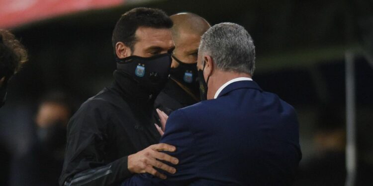 Gustavo Alfaro y Lionel Scaloni ponen en juego sus invictos en Paraguay vs. Argentina