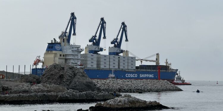 The Cosco ocean liner "Honor" was seen docked at the newly-constructed Chankay port on Sunday. Photo: RTHK
