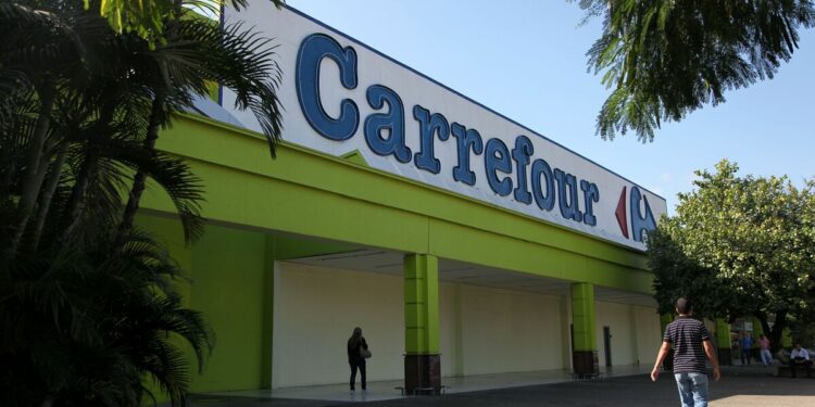JBS, Minerva Resume Beef Sales to Carrefour After Public Apology to Brazil