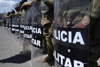 El viernes, el presidente de Bolivia, Luis Arce, denunció que los leales al ex presidente Morales tomaron tres unidades militares en el Trópico de Cochabamba (REUTERS/Claudia Morales)