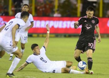 Lionel Messi, quien inició su 2024 futbolístico contra El Salvador, nominado al The Best