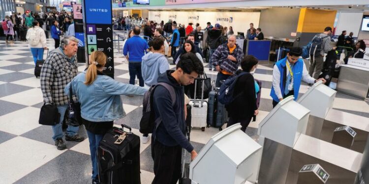 Live updates: Thanksgiving holiday travel and weather news