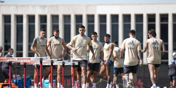 Los 11 de Lionel Scaloni para enfrentar a Paraguay