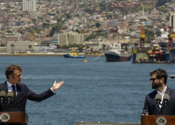 Macron addresses Chile Congress, joins Boric in calling for climate action