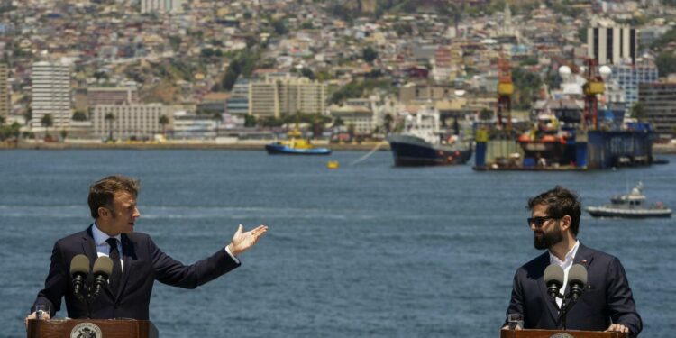 Macron addresses Chile Congress, joins Boric in calling for climate action