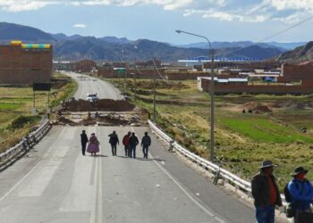 Immigration authorities expect large flows of immigrants from the slowing Bolivian economy.