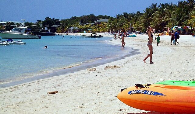 Pleasant Holidays adds Roatan to Central America portfolio