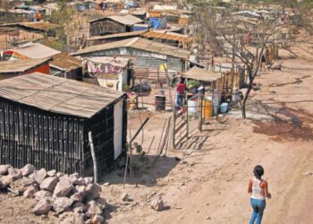 Pobreza en América Latina disminuye, pero la región mantiene fuerte desigualdad: CEPAL