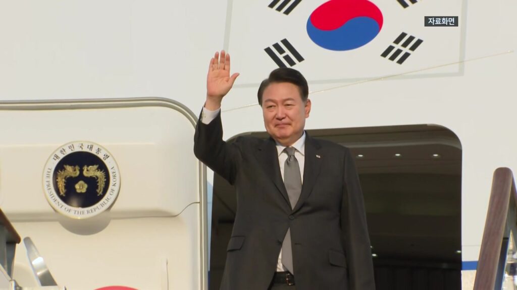 [Politics]President Yoon will visit APEC and G20 South America from the 14th to the 21st... "He will likely hold a summit between Korea, Japan and China."