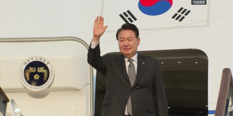 [Politics]President Yoon will visit APEC and G20 South America from the 14th to the 21st... "He will likely hold a summit between Korea, Japan and China."