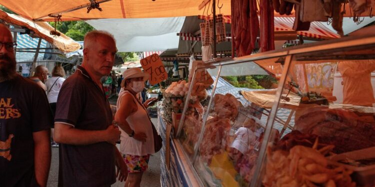 Pricey Beef Fuels Inflation Fears in Latin America’s Top Economy