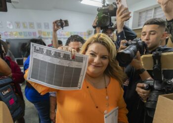 Pro-statehood party leads Puerto Rico governor race with historic pro-independence party run