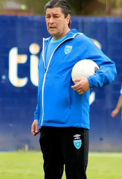 Luis Fernando Tena, DT de Guatemala.