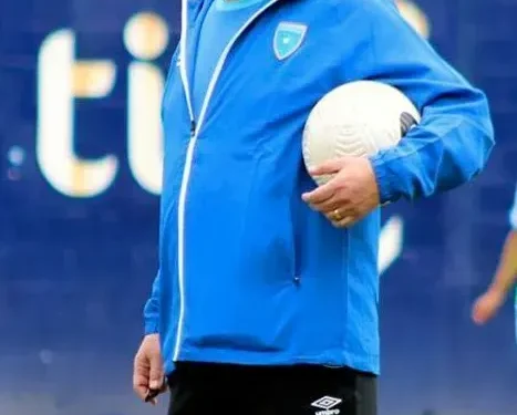Luis Fernando Tena, DT de Guatemala.