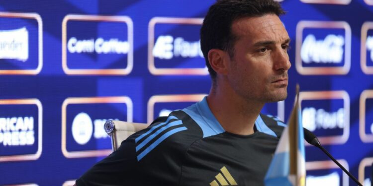 Scaloni dio fuertes pistas sobre la formación de Argentina ante Paraguay