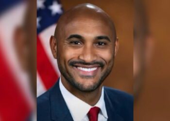 Shomari Figures, Alabama, wins