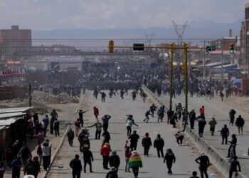 Supporters of Bolivia's ex-President Evo Morales storm military barracks, take 20 soldiers hostage – Firstpost