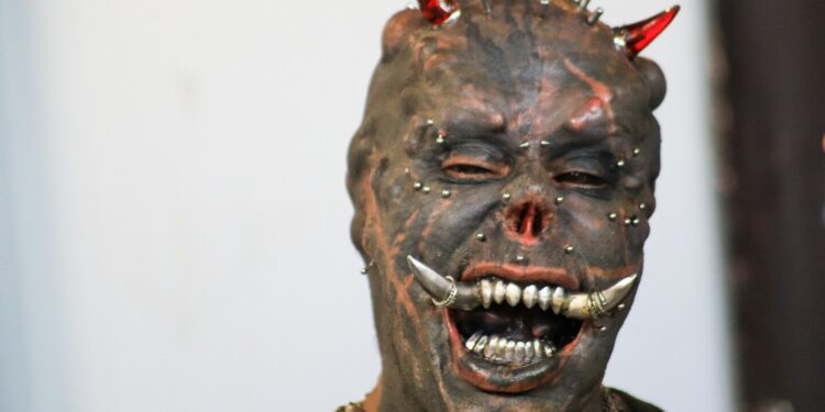 Tatuadores muestran su arte a más de 3.600 metros de altitud en Bolivia