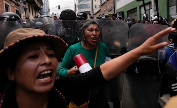 Seguidores del ex presidente Evo Morales protestan contra la detención de dos dirigentes afines al ex mandatario en La Paz, Bolivia (AP Foto/Juan Karita)