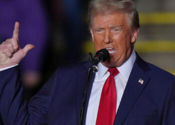 Trump threatens Mexico with 100% tariffs unless it cracks down on border crossings