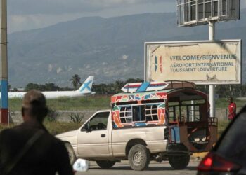 US flights to Haiti halted for month after attacks