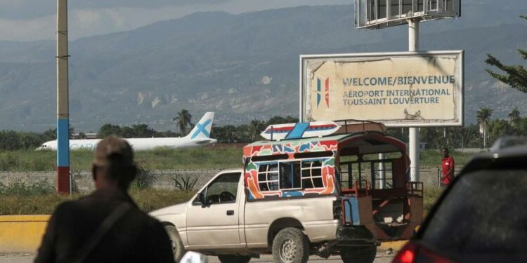 US flights to Haiti halted for month after attacks