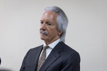 Fotografía de octubre de 2024 en donde se ve al periodista guatemalteco José Rubén Zamora Marroquín en una audiencia en la Torre de Tribunales en Ciudad de Guatemala (EFE/ David Toro)