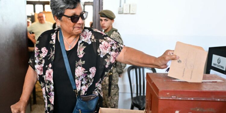 Uruguay Votes as Left-Wing Opposition Eyes Return to Presidency