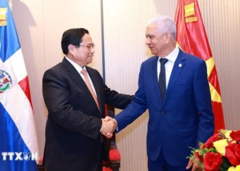 PM Pham Minh Chinh (L) and President of the Dominican Republic’s Senate Ricardo de los Santos Polanco. (Photo: VNA)