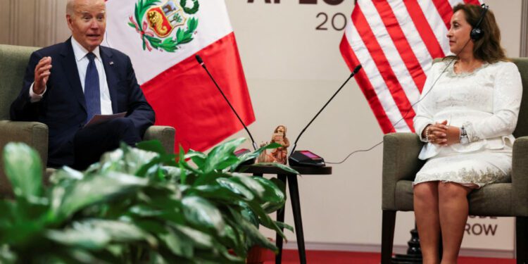 WATCH: Biden meets with Peru’s President Boluarte at APEC summit in Lima
