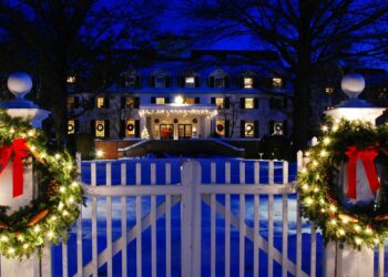 15 Best Small Towns to Celebrate Christmas in the US