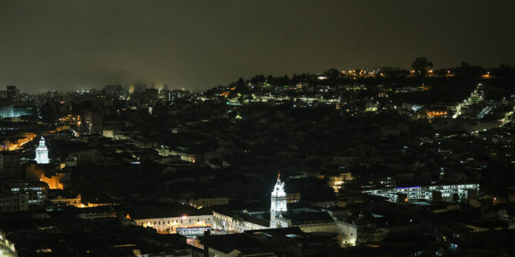 Llegan 23 generadores a Ecuador para mitigar crisis eléctrica