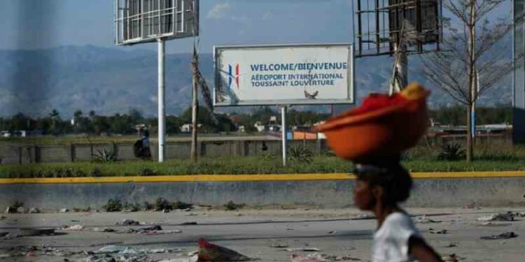 Haiti capital largely closed, 15,000 displaced by violence