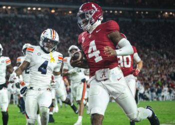 Alabama still casts spell over College Football Playoff committee