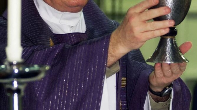 Nicaraguan dictatorship kidnaps and expels another priest 